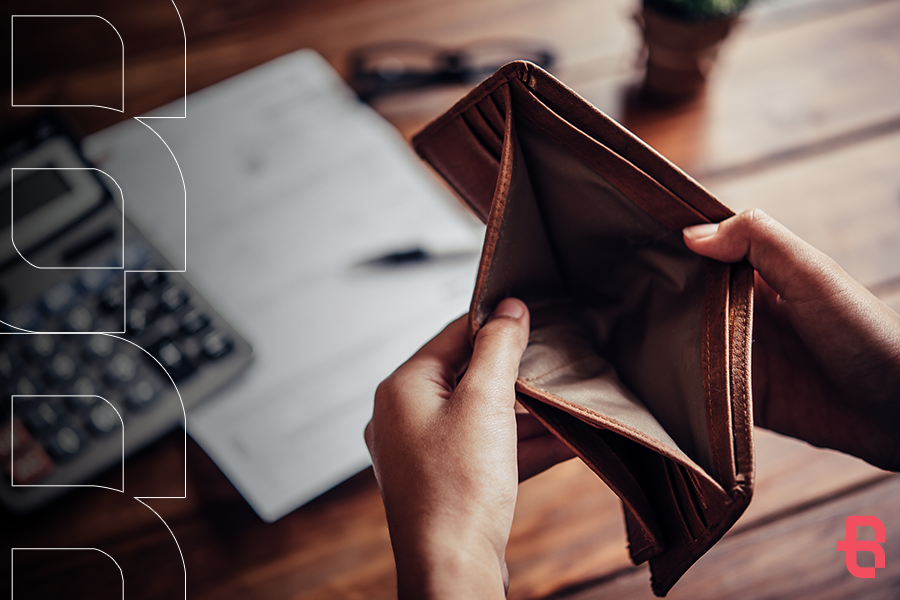 A inadimplência como fator de maior risco: o efeito direto sobre o reclamante